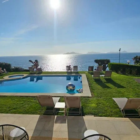 بيت خشبي Ocean Luxury Retreat - Pool & Sea Views